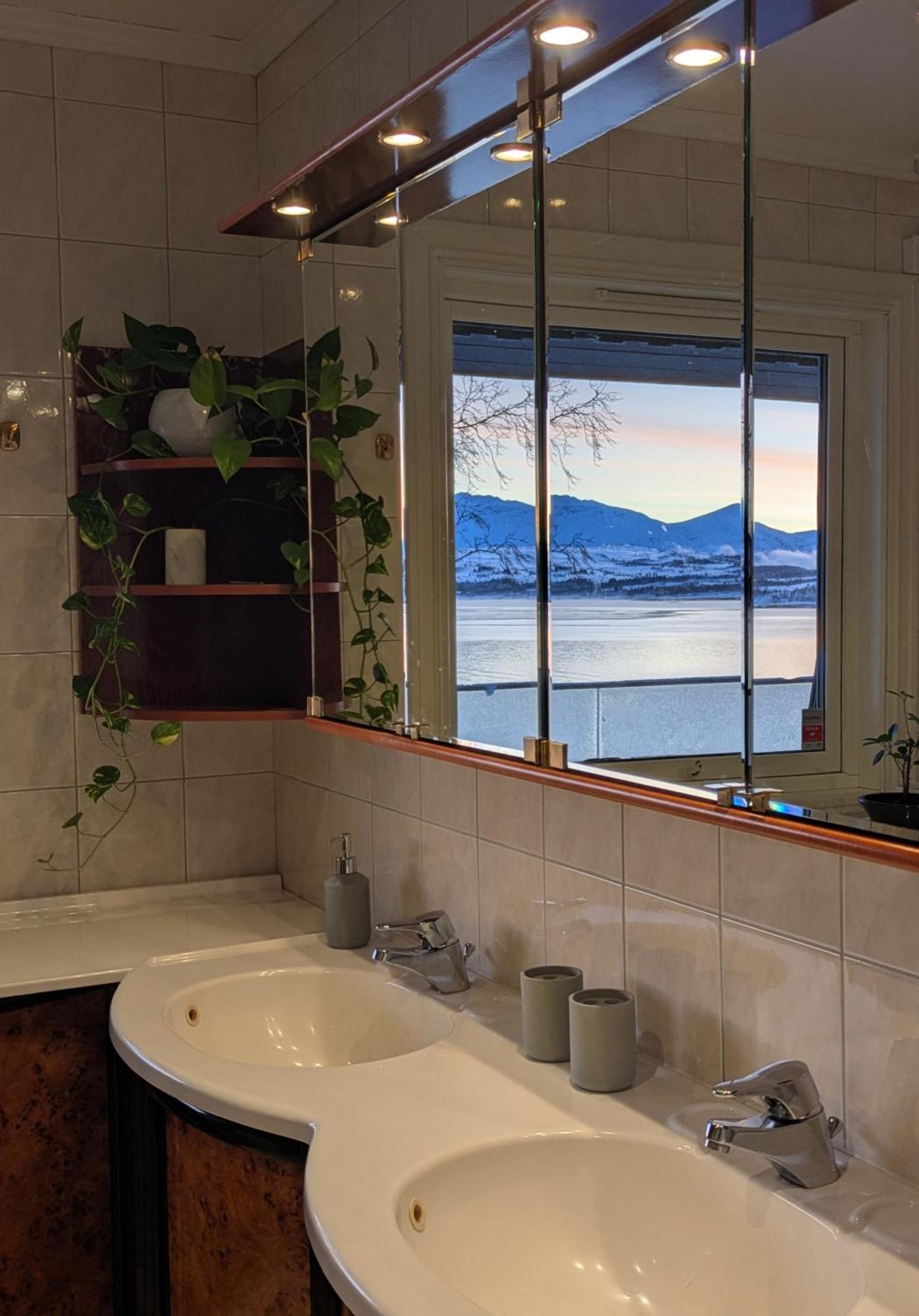 Hus Med Egen Strandlinje Tromsø Dış mekan fotoğraf